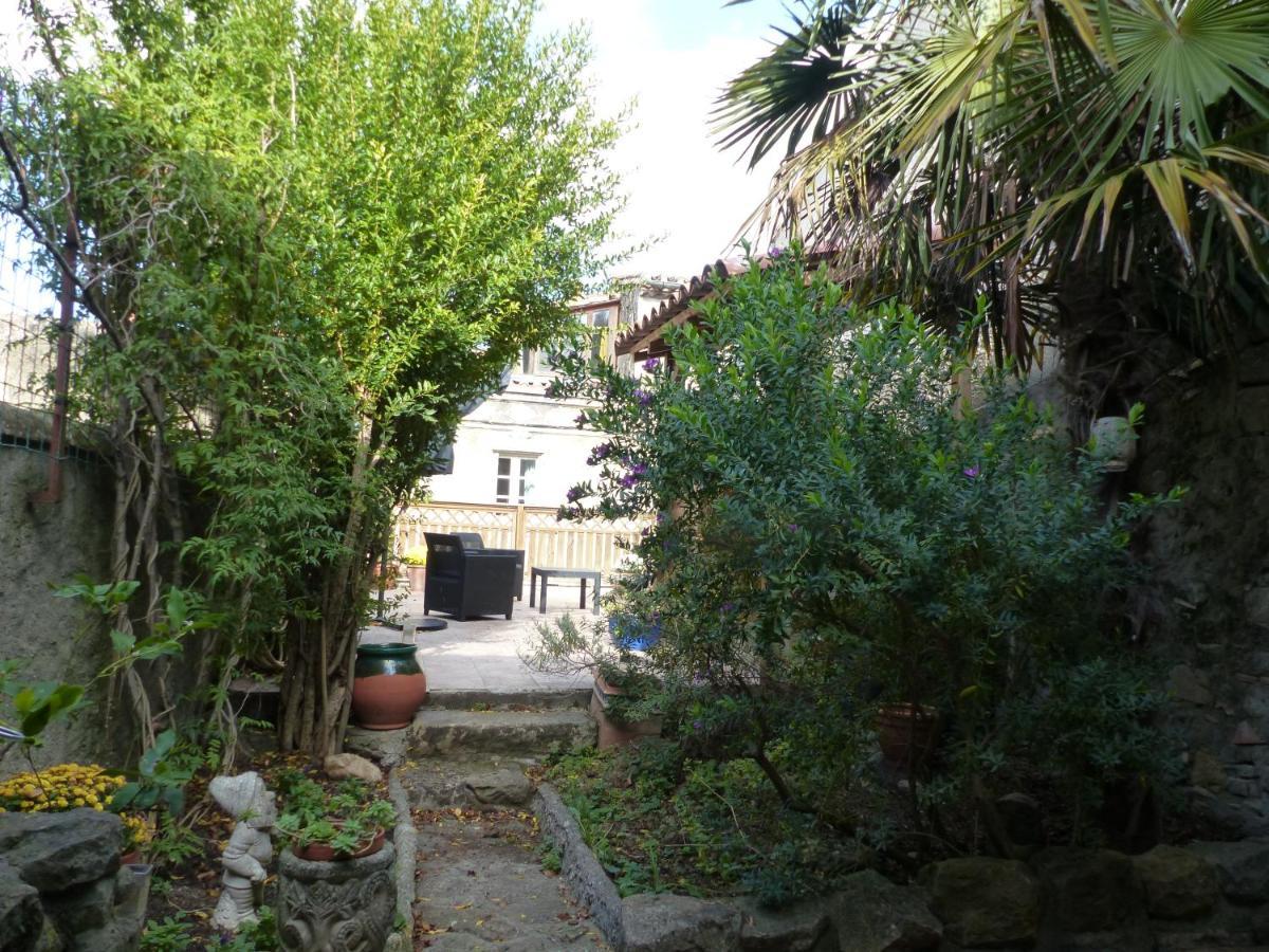 Maison Des Remparts Nichee Sous La Cite Carcassonne Exteriér fotografie